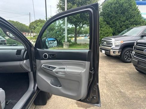 Used 2013 Toyota Tacoma 4x4 Double Cab w/ TRD Off-Road Pkg image 19