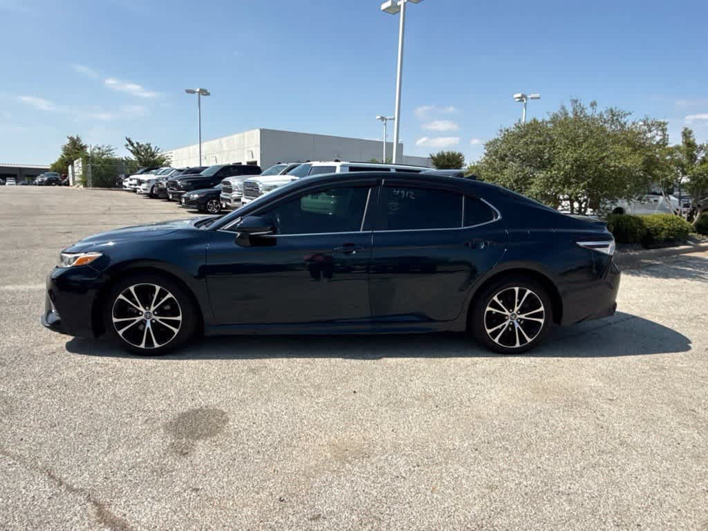 Used 2020 Toyota Camry SE w/ Convenience Package FWD image 2