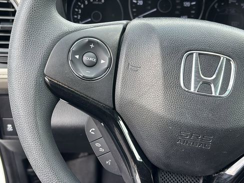 Used 2018 Honda HR-V LX image 17