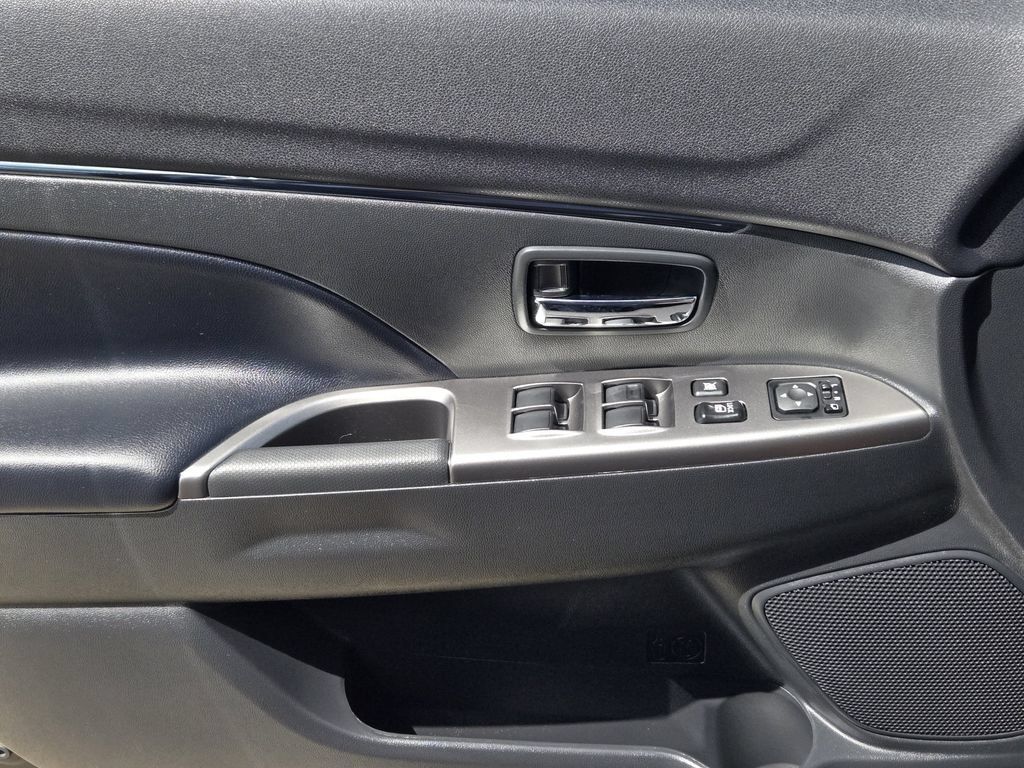 Used 2026 Mitsubishi Outlander Sport SE AWD/4WD image 19