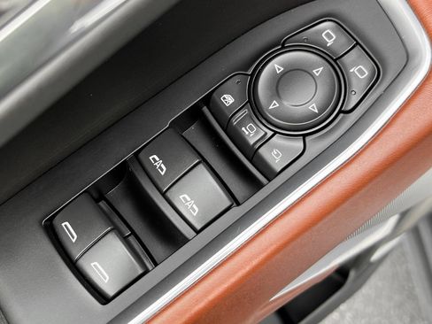 Used 2024 GMC Sierra 3500 Denali Ultimate image 32