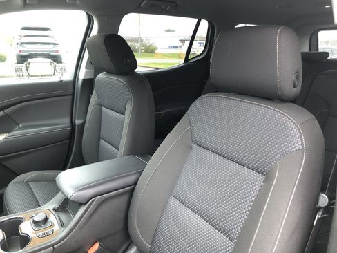 Used 2023 GMC Acadia SLE w/ Driver Convenience Package image 15