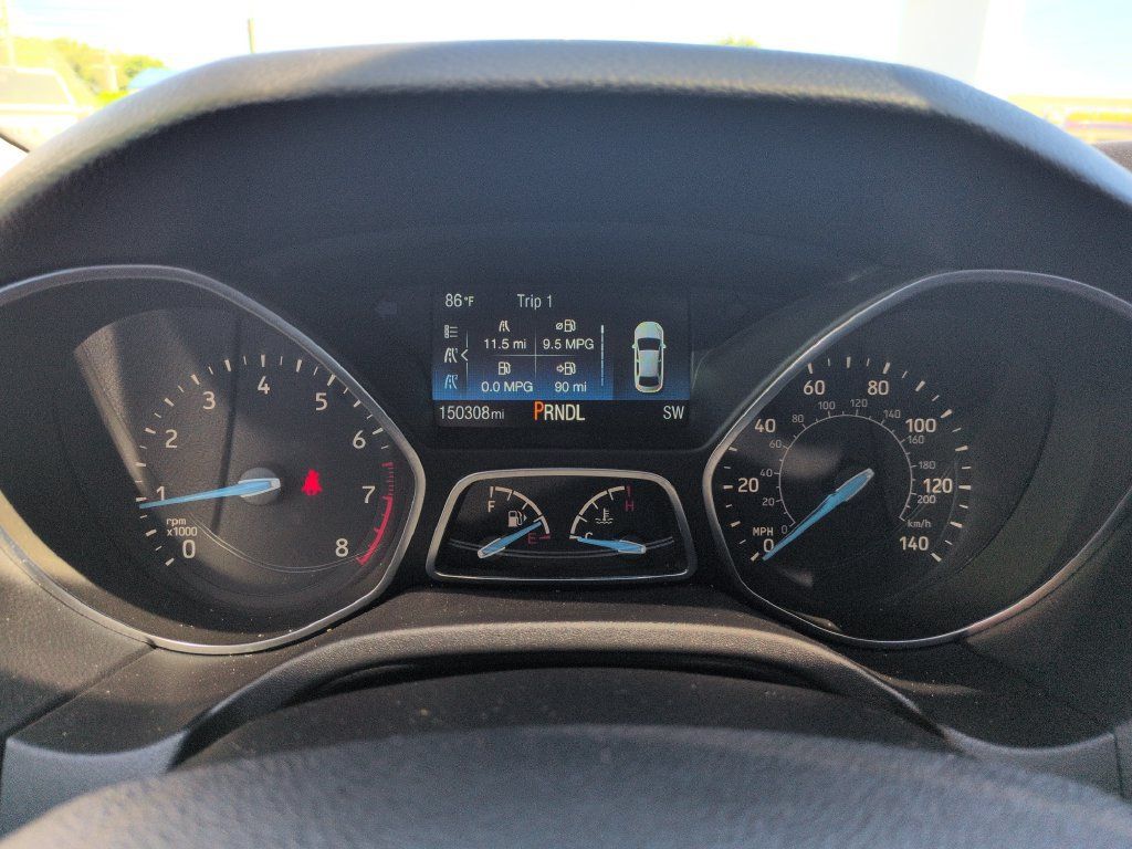 Used 2018 Ford Focus SE w/ SE Appearance Package FWD image 15