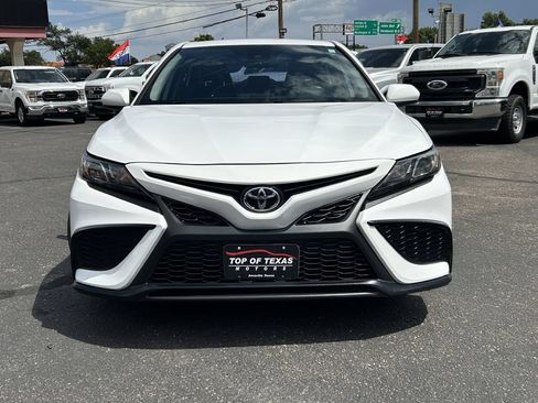 Used 2021 Toyota Camry SE FWD image 3
