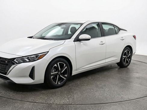 Used 2025 Nissan Sentra SV FWD image 3