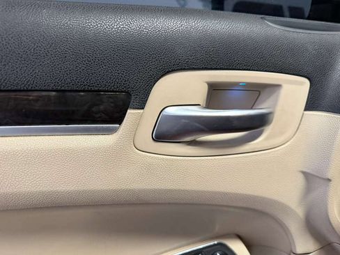 Used 2014 Chrysler 300 w/ Driver Convenience Group image 12