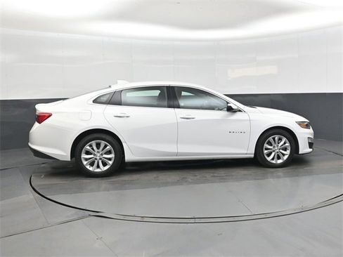 Used 2024 Chevrolet Malibu LT image 2