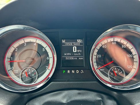 Used 2016 Dodge Grand Caravan SXT w/ Rear Park Assist Package FWD image 23