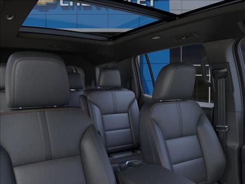 New 2025 Chevrolet Traverse High Country w/ LPO, Floor Liner Package FWD image 24