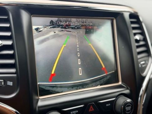 Used 2017 Jeep Grand Cherokee Limited AWD/4WD image 14