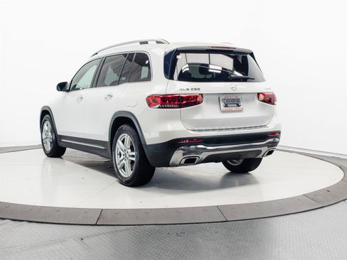 Used 2021 Mercedes-Benz GLB 250 4MATIC image 9