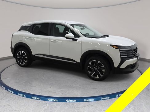Used 2025 Nissan Kicks SV AWD/4WD image 4