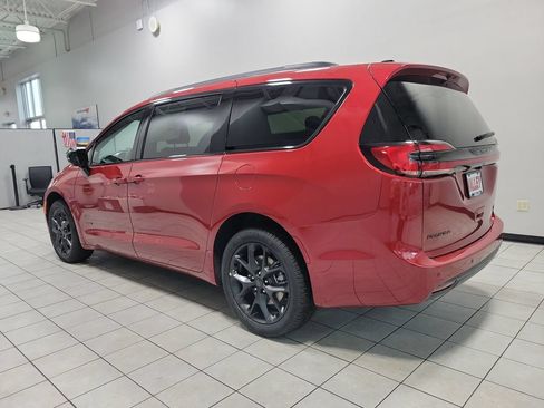 New 2027 Chrysler Pacifica Select AWD/4WD image 6