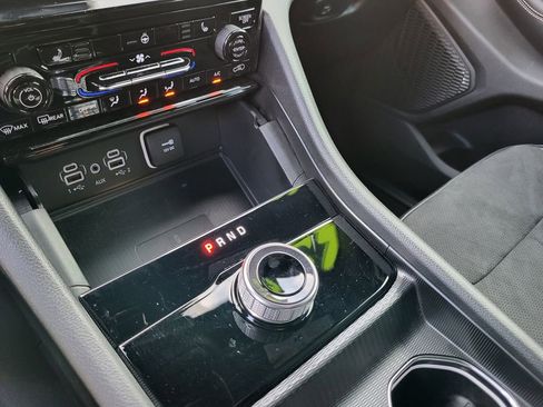 Used 2025 Jeep Grand Cherokee L Altitude image 21