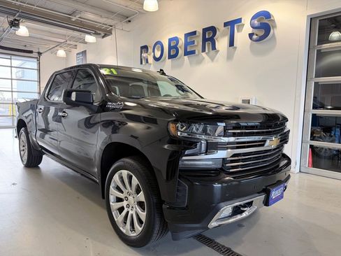 Used 2021 Chevrolet Silverado 1500 High Country w/ Technology Package image 2