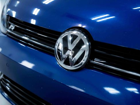 Used 2018 Volkswagen Golf R 4-Door image 12