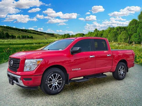 Used 2021 Nissan Titan SV w/ SV Convenience Package RWD image 2