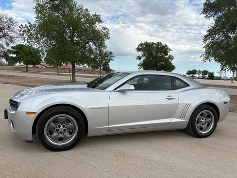 Used 2010 Chevrolet Camaro LS image 2