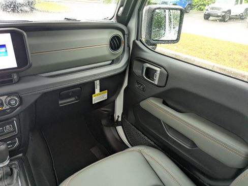 New 2026 Jeep Gladiator Mojave image 14