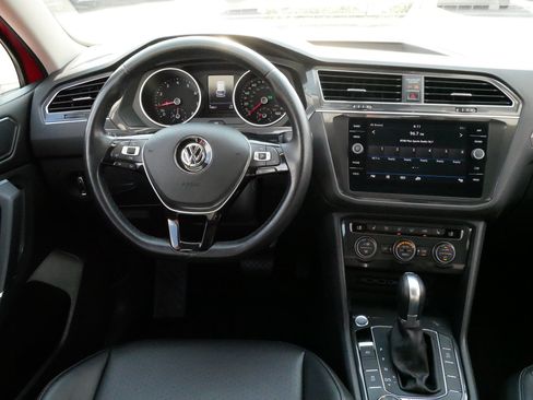 Used 2018 Volkswagen Tiguan SE w/ Panoramic Sunroof Package AWD/4WD image 9