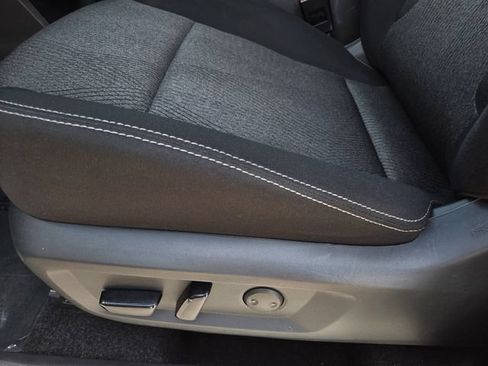 Used 2025 Nissan Rogue SV FWD image 13