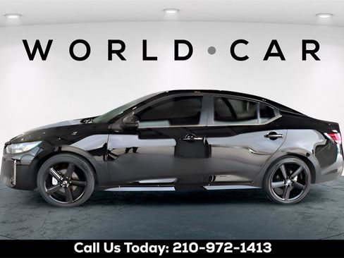 Used 2025 Nissan Sentra SR w/ SR Premium Package image 4