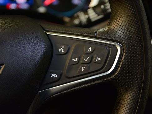 Used 2020 Chevrolet Equinox LT image 18