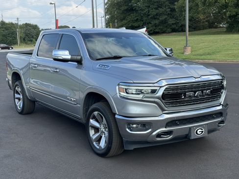 Used 2019 RAM 1500 Limited RWD image 3