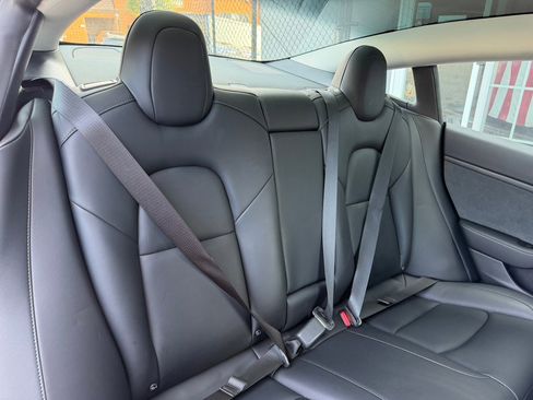 Used 2022 Tesla Model 3 Long Range image 37