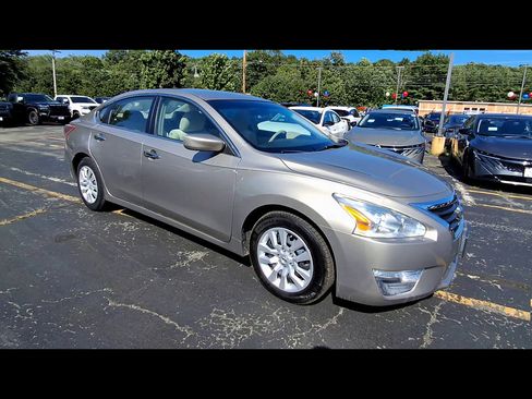 Used 2013 Nissan Altima 2.5 S FWD image 2