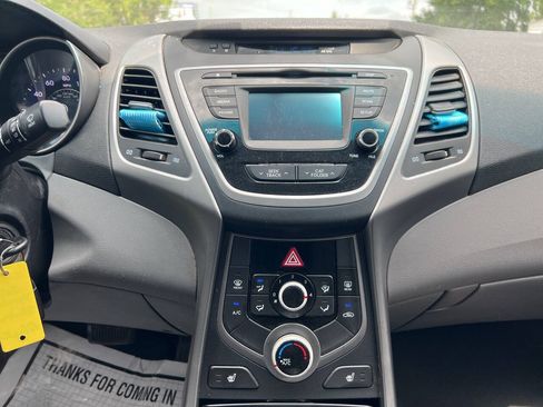 Used 2014 Hyundai Elantra SE w/ Option Group 02 FWD image 14