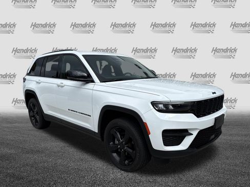 Used 2024 Jeep Grand Cherokee Altitude AWD/4WD image 2