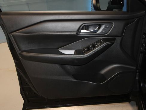 Used 2024 Nissan Rogue SL w/ SL Premium Package image 5