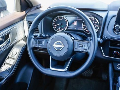 Used 2023 Nissan Rogue SV image 14