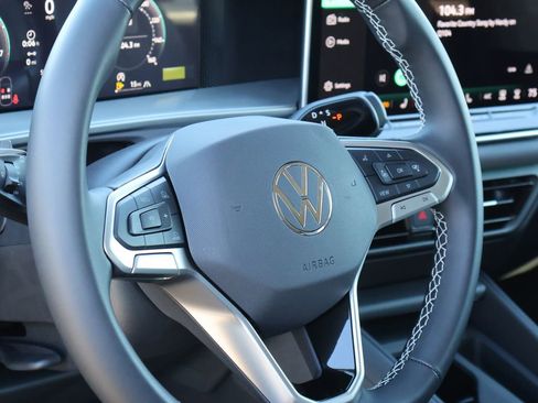 New 2026 Volkswagen Tiguan SE image 22