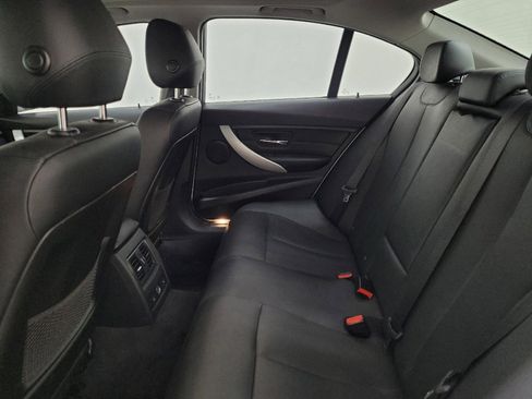 Used 2017 BMW 320i Sedan RWD image 18