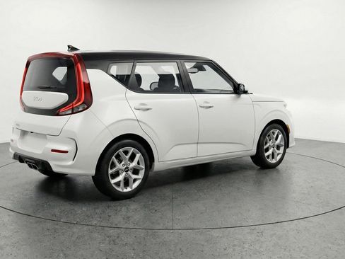 Used 2025 Kia Soul LX w/ LX Technology Package image 9