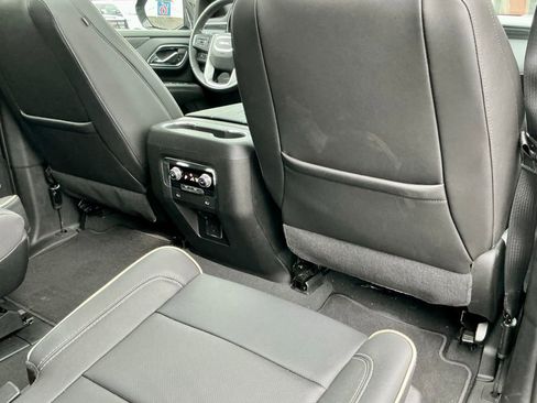 Used 2023 GMC Yukon SLT AWD/4WD image 26