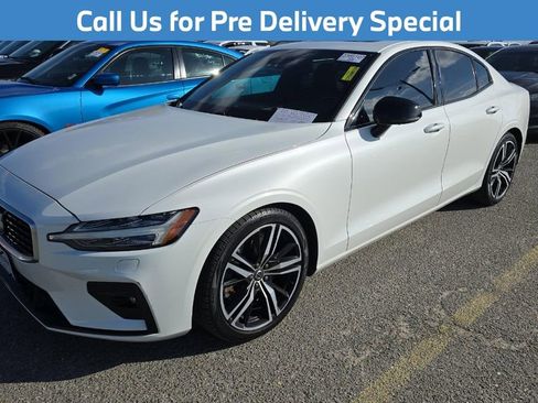 Used 2019 Volvo S60 T6 R-Design image 1