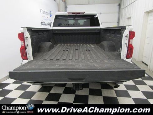 Used 2024 Chevrolet Silverado 2500 Custom w/ Custom Value Package image 17