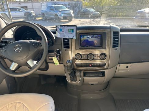 Used 2017 Mercedes-Benz Sprinter 3500 image 27