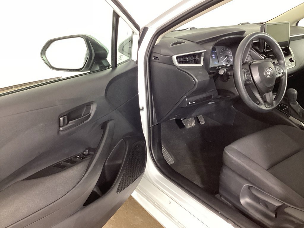 Used 2025 Toyota Corolla LE FWD image 9