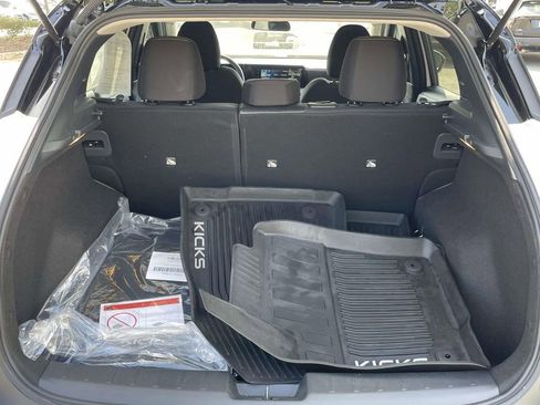 Used 2025 Nissan Kicks SV image 10