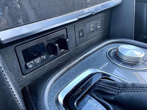 Used 2022 Nissan Armada SV image 33