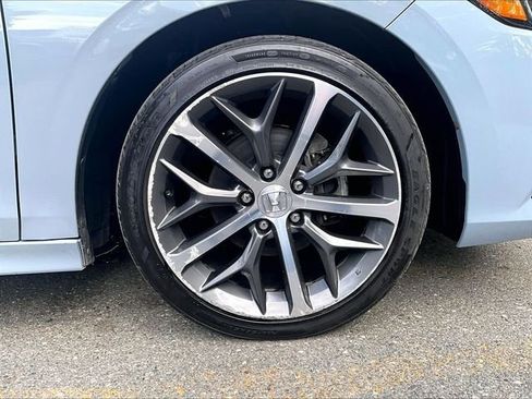Used 2023 Honda Civic Touring image 9
