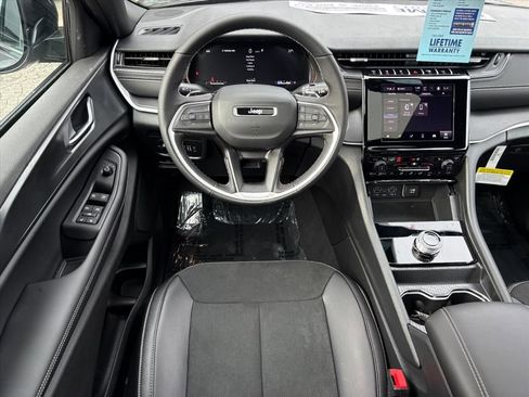 New 2025 Jeep Grand Cherokee Altitude image 19