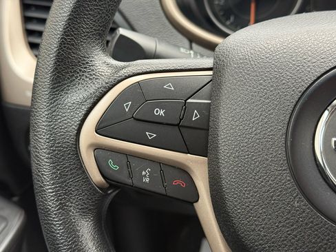 Used 2017 Jeep Cherokee Sport image 16