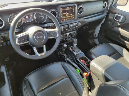 Used 2023 Jeep Wrangler Unlimited Sahara w/ Cold Weather Group AWD/4WD image 17