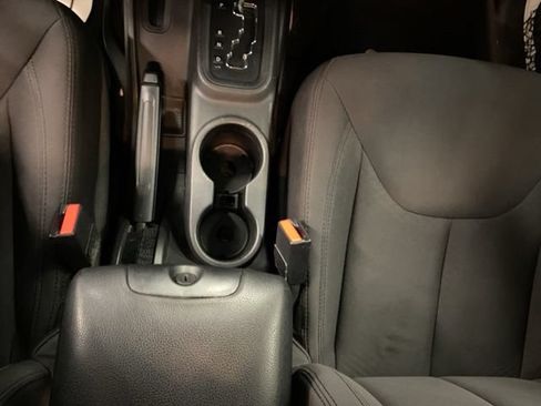 Used 2017 Jeep Wrangler Sport AWD/4WD image 29