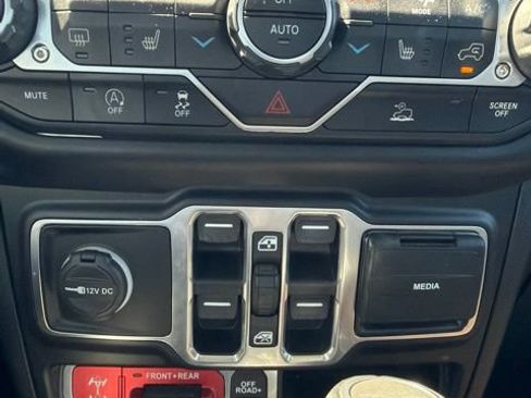 Used 2020 Jeep Gladiator Rubicon AWD/4WD image 16